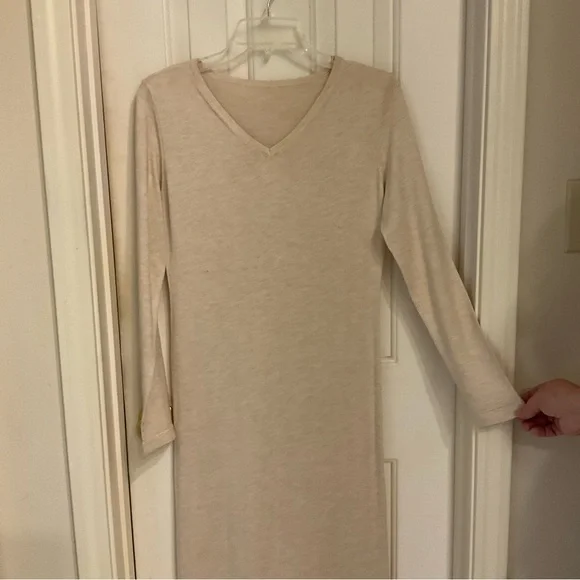 Sweater dress, long and lean, v-neck, oatmeal color, long sleeve, soft, Sz Small - Picture 4 of 8